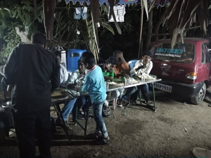 58629971_280780416210828_244088922781