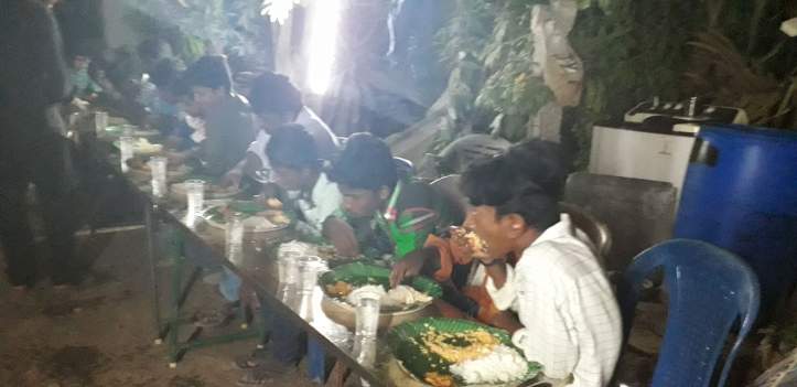 58686679_319875175353422_481812153845